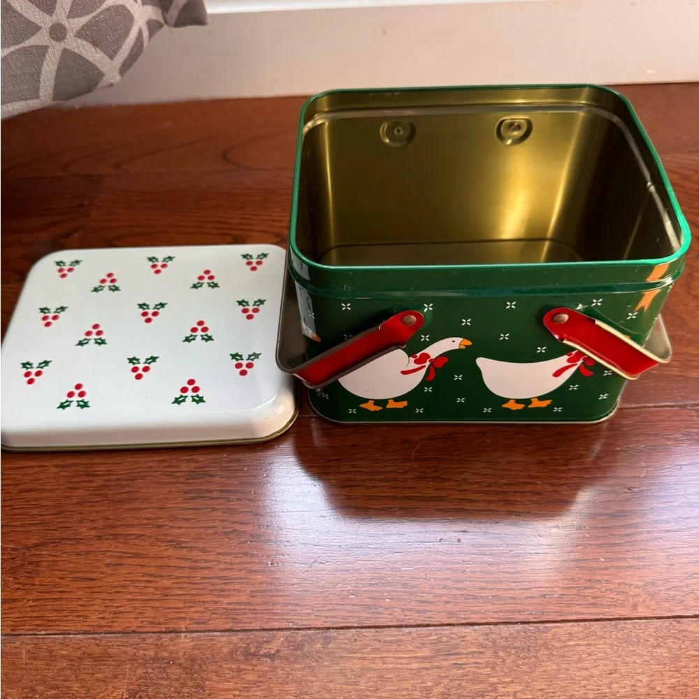 Vintage-Style Green Duck Tin Storage Box with Red Handles